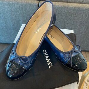 CHANEL Ballet Flats, Patent & Grograin Blue/Black